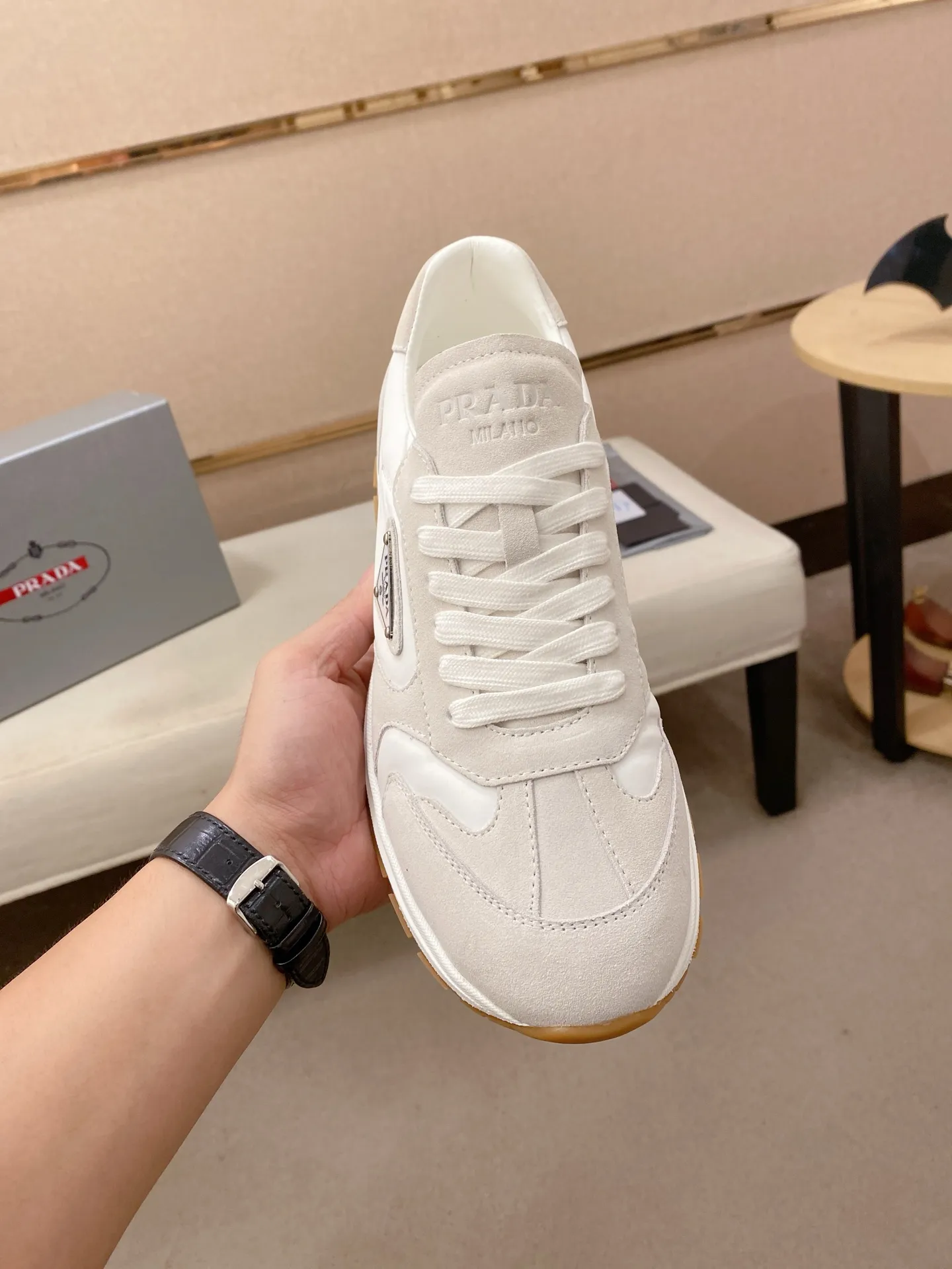Men's Men's Shoes 💰 620💰 ✔️✔️✔️High version High-quality new PRADA (Prada) counters are launched simultaneously. The new men's shoes and 😘fabrics are selected from first-layer cowhide fabrics. Lining: Imported cowhide leather lining. 👍🏿High-end☄️Open-molded non-slip rubber outsole, exquisite lines, simple and elegant, comfortable and high-end for leisure travel. Code number: 38 to 45